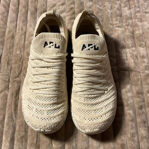 APL techloom wave running shoes
